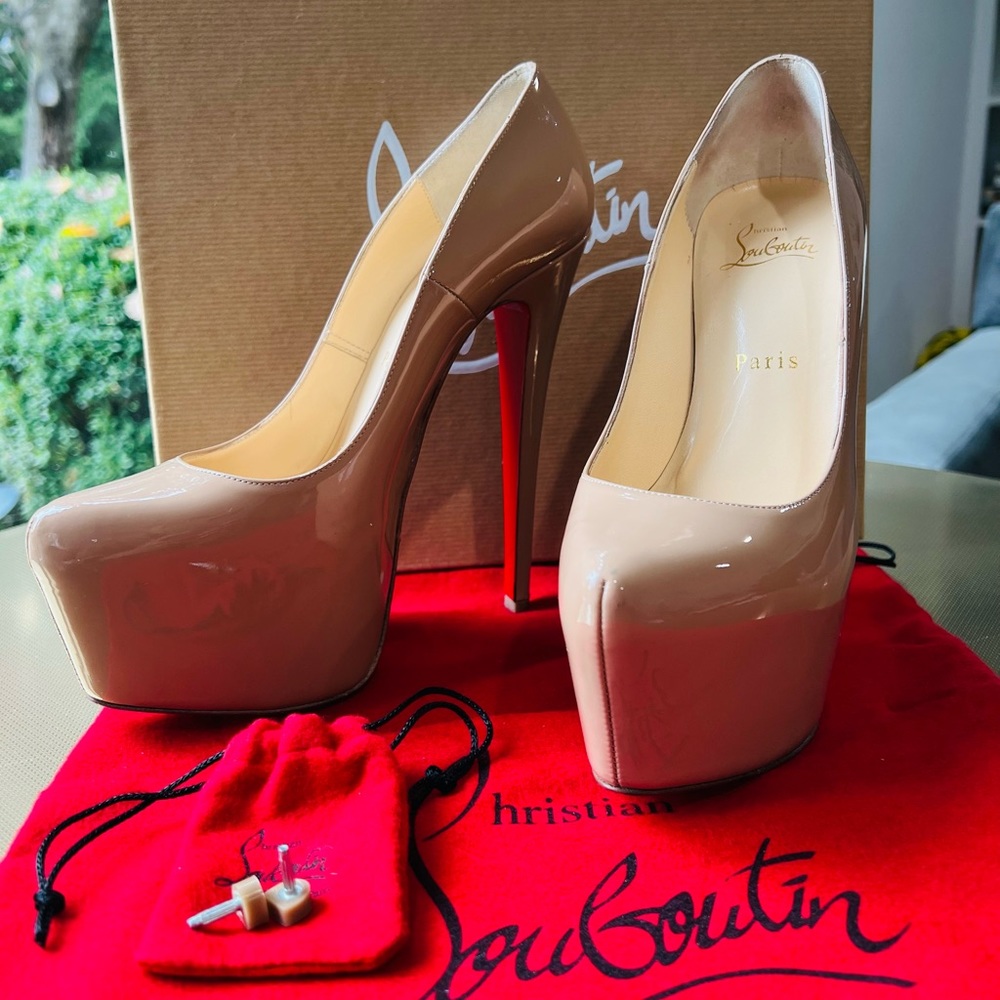 Christian Louboutin daffodile high heel platform pump nude patent leather size 7